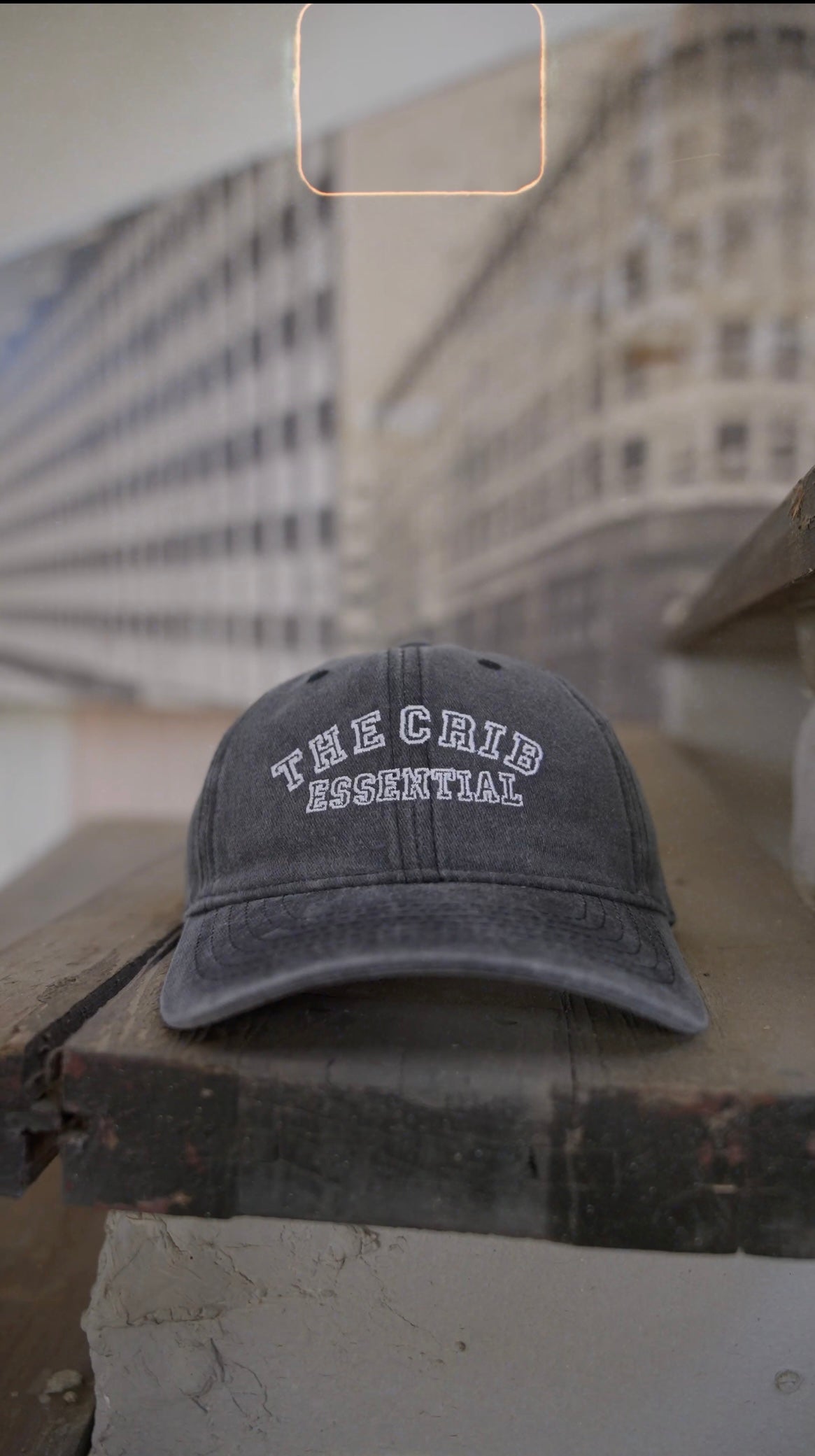 "Essential" Black cap acid washed