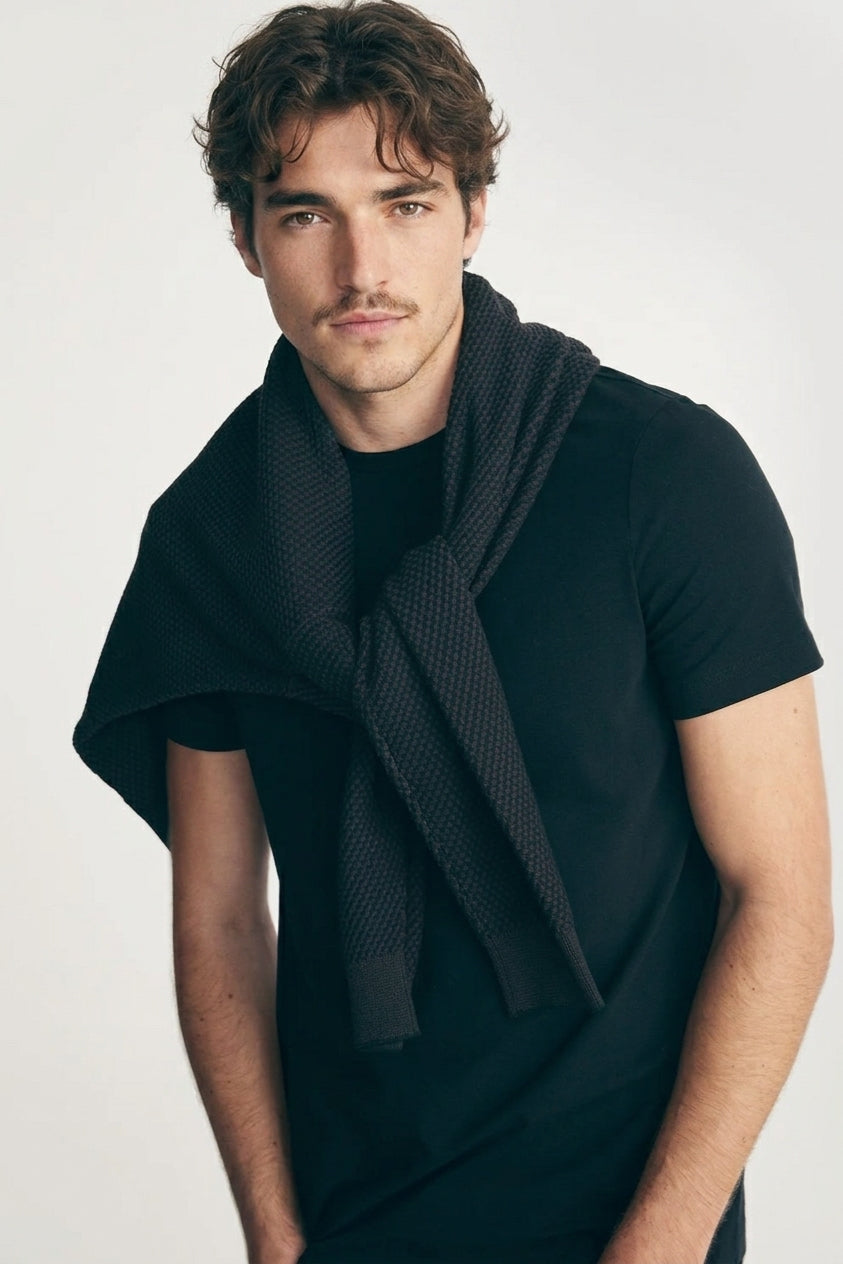"Standard Fit Basic Black" t-shirt